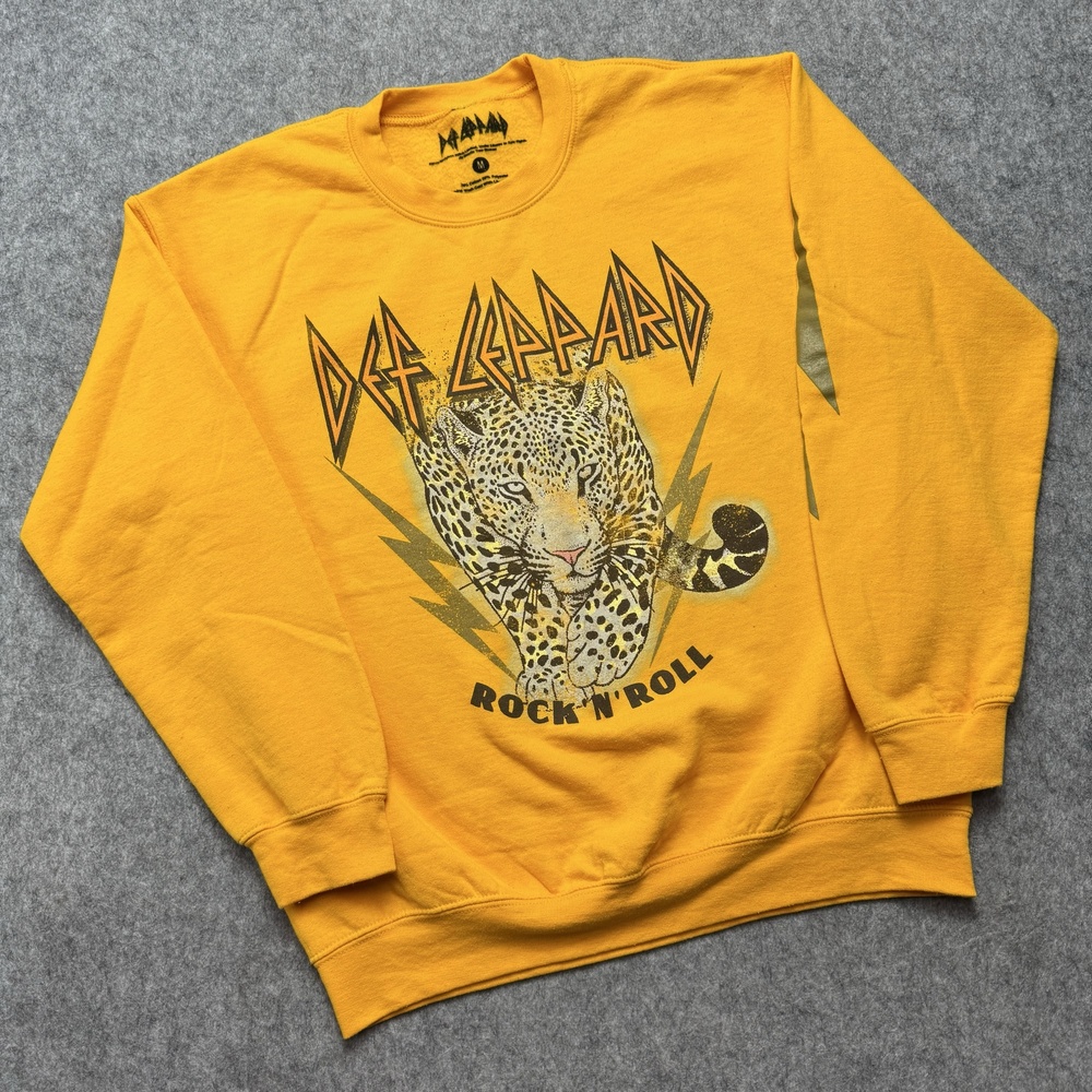 Def Leppard Sweatshirt Mens Medium Yellow Leopard Graphic Pullover Fleece Rock